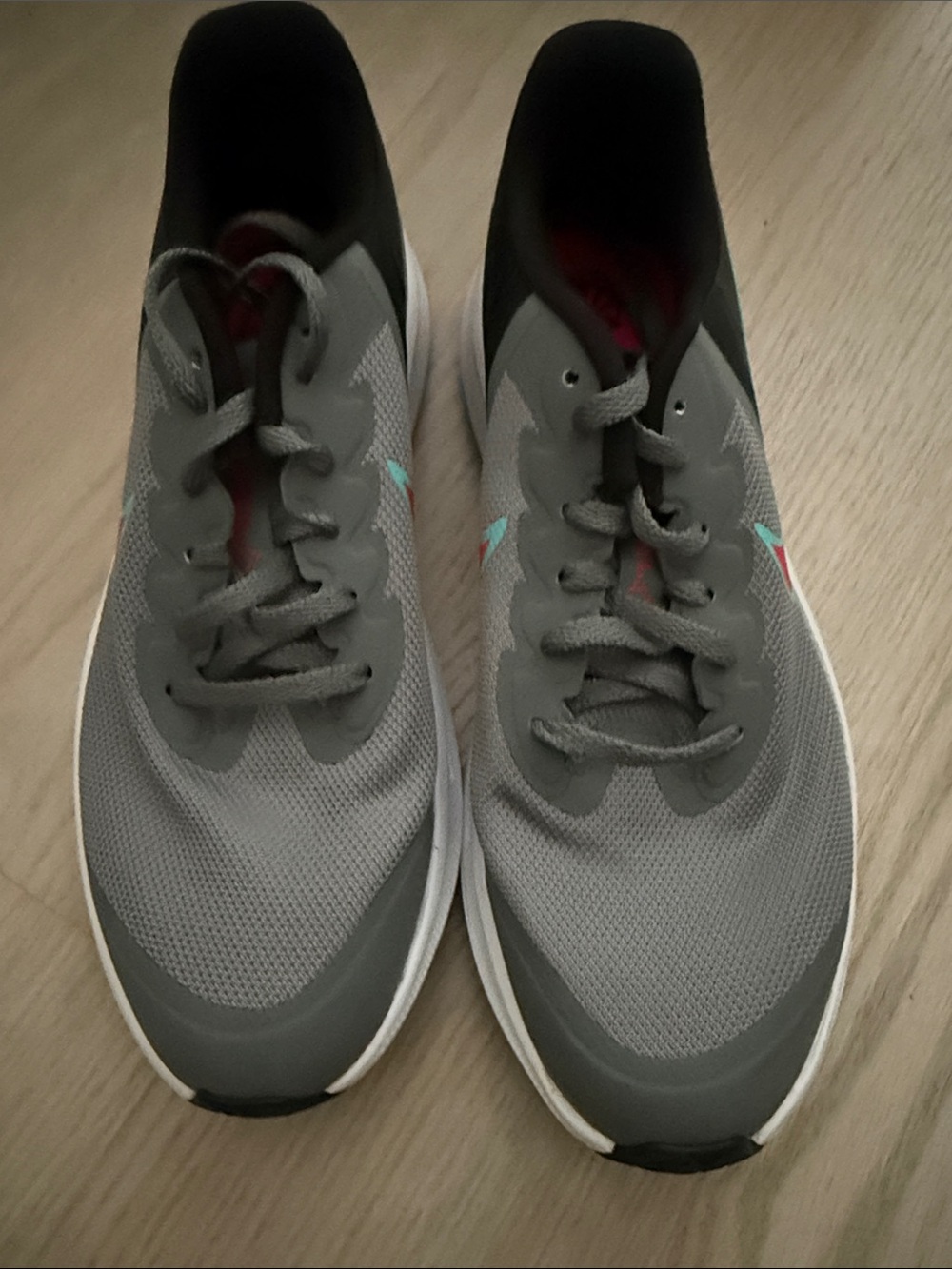 Men's Lightweight Gray Running Shoes - Breathable Athletic Trainer